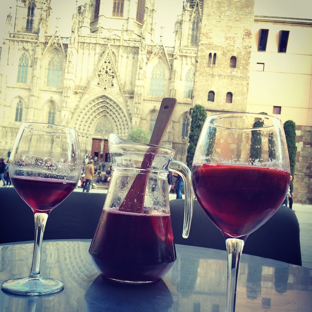 Sangria, España y sol con mi amor @mcannata93 #barcelona #travel #drinks