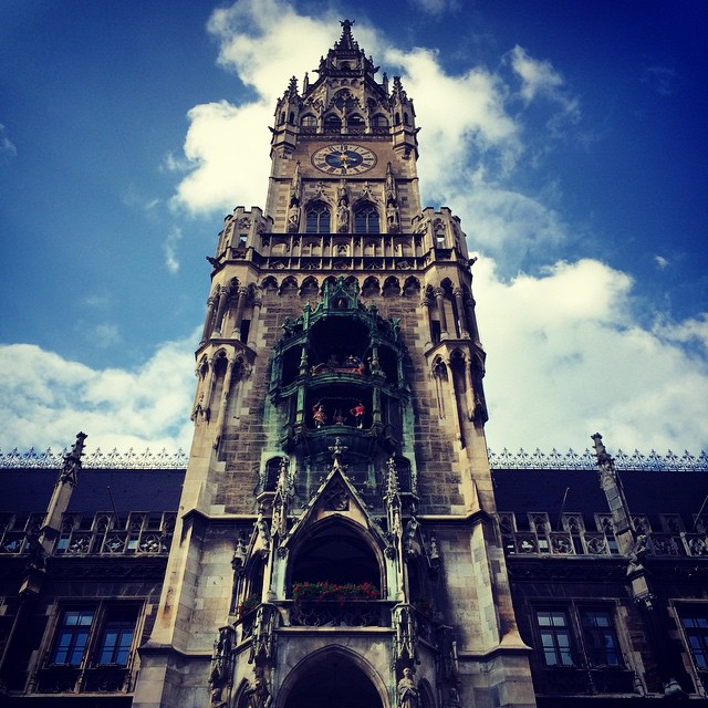 Missed the dancing of the dolls but no matter — the Munich Glockenspiel is still pretty dope! #munich #germany