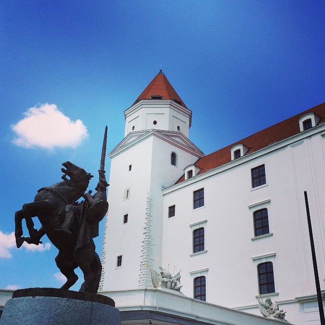 Slovensko je krásny. Now onwards to where the buda meets the pest! #Slovakia #castle #travel