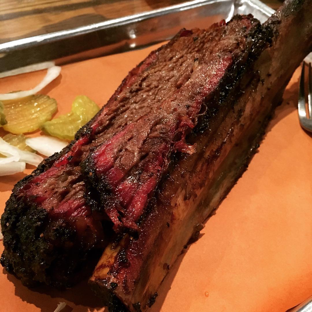 Don't always enjoy eating meat as much as I used to, but it's hard not to appreciate Texas BBQ and a full pound of beef rib. Bravo, Dallas and @PecanLodge! 😋 And now, nap time.