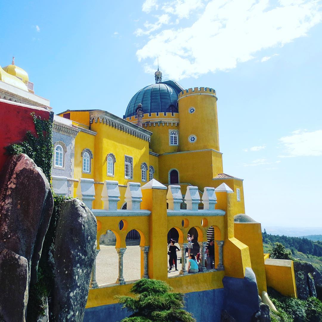 Pena Castle, something straight from a fairytale. #tbt to this beaut. 🃏