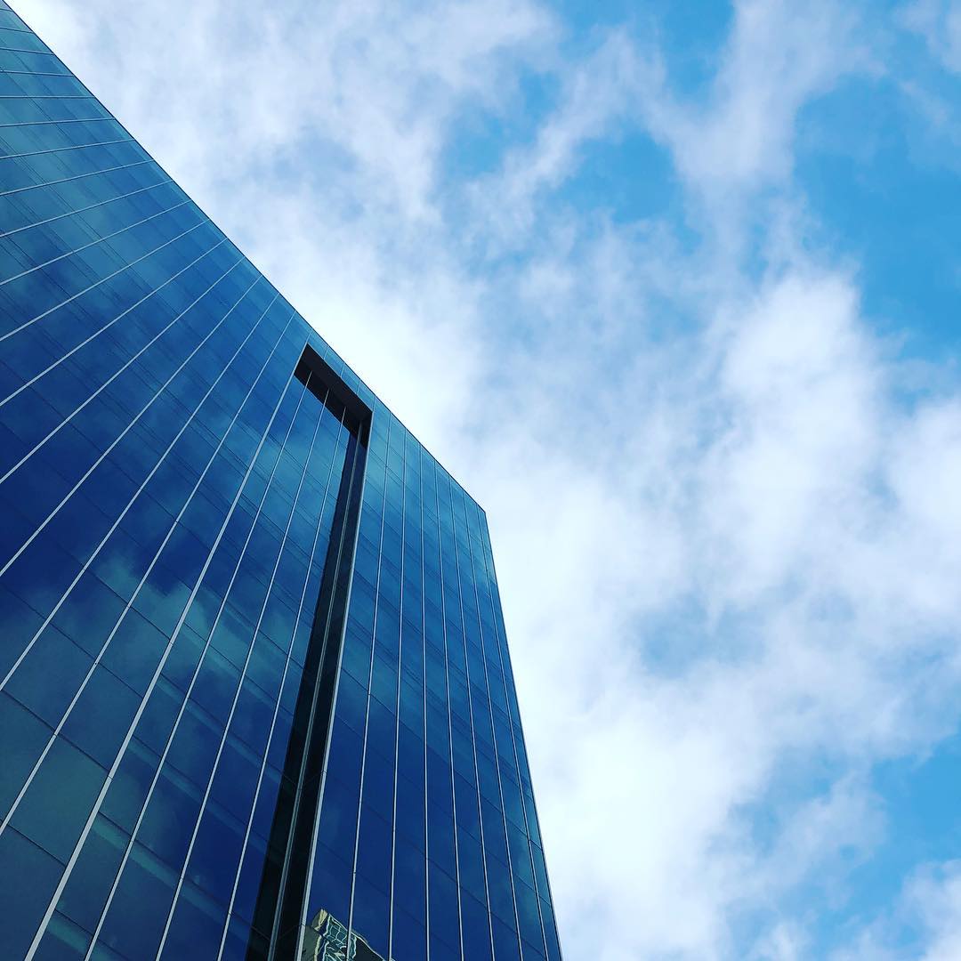 Why have we chosen to construct ourselves in this fashion? What are the patterns of desire that are fed by these gestures? 🏙🌀